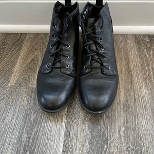 Woman’s black leather booties size 7.5 med Steve Madden